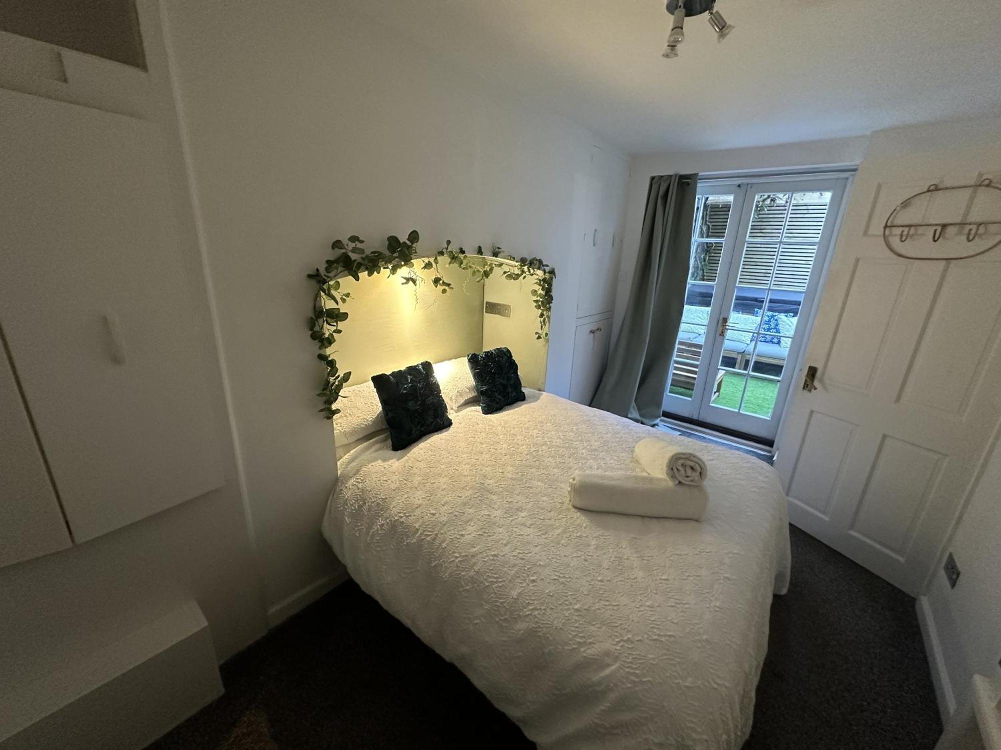 Town Centre Apartment With Hot Tub Cheltenham Extérieur photo